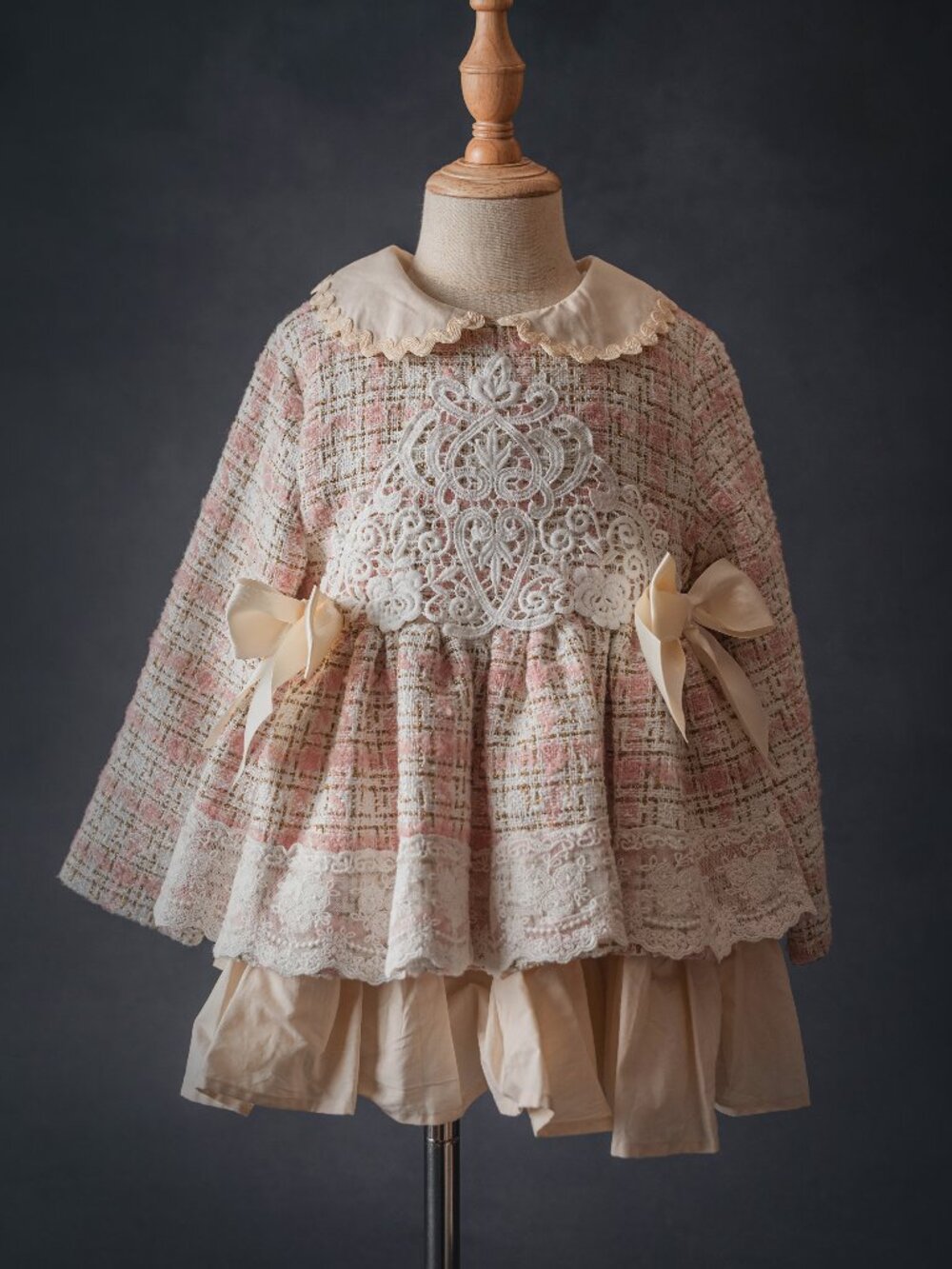 Pettigirl Autumn Dress with bow accents, size 4, spanish style length